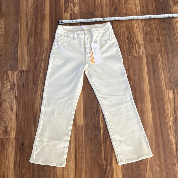 NWT Risen Cream Straight Leg Jeans Sz 9/29 fits more like 7/28 - Picture 1 of 3